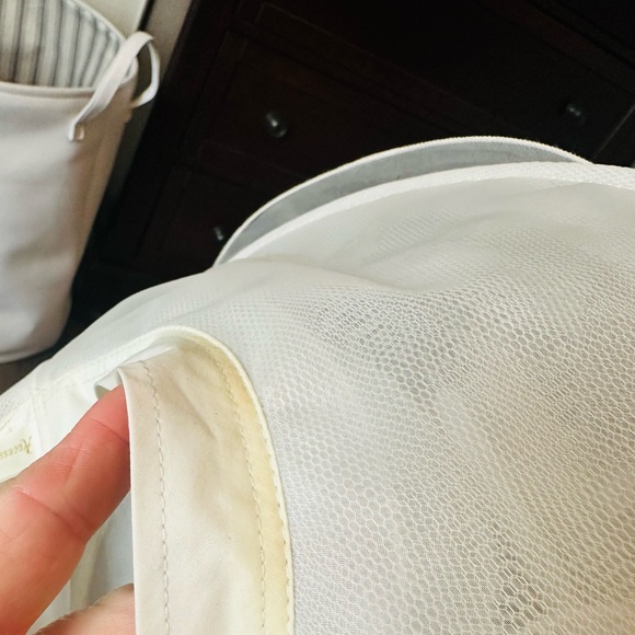 Elegant Darby or Oaks Hat with Pink Feather Accents - Picture 7 of 7